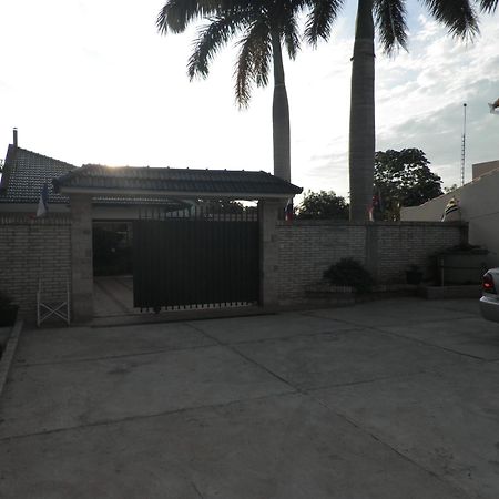 Hotel Las Residentas Luque Exterior photo