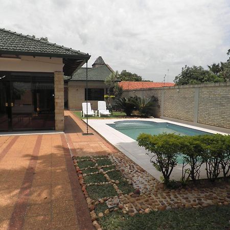 Hotel Las Residentas Luque Exterior photo