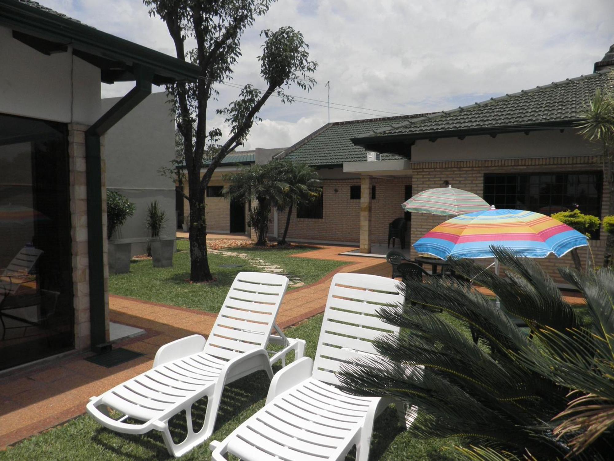Hotel Las Residentas Luque Exterior photo