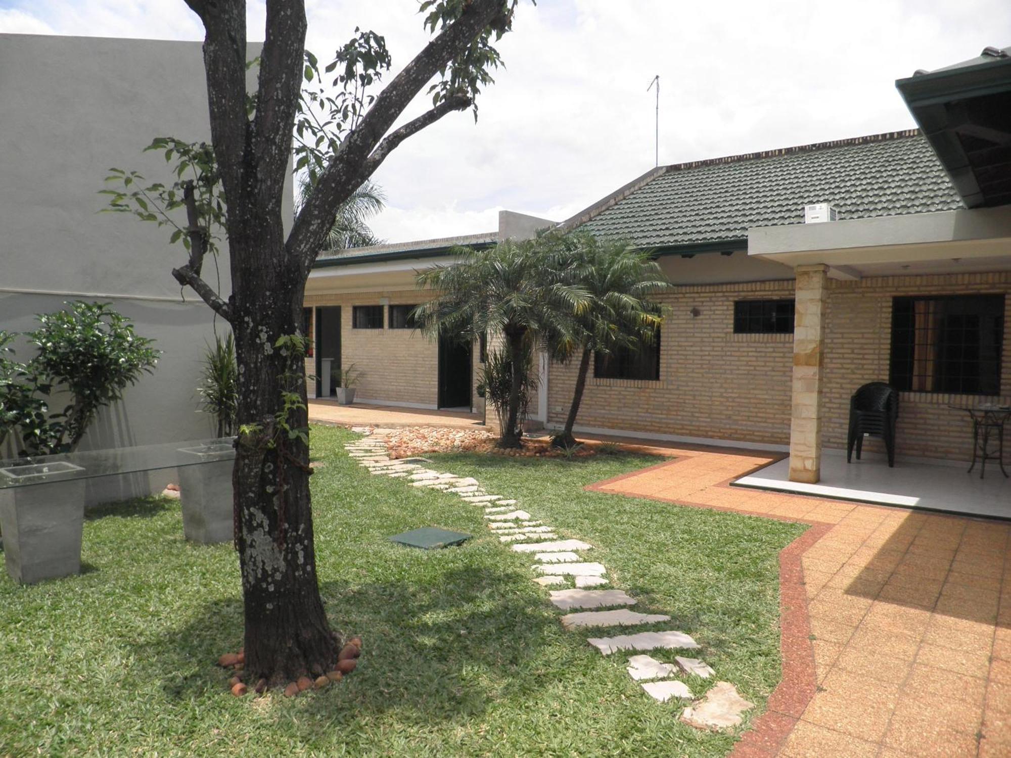 Hotel Las Residentas Luque Exterior photo