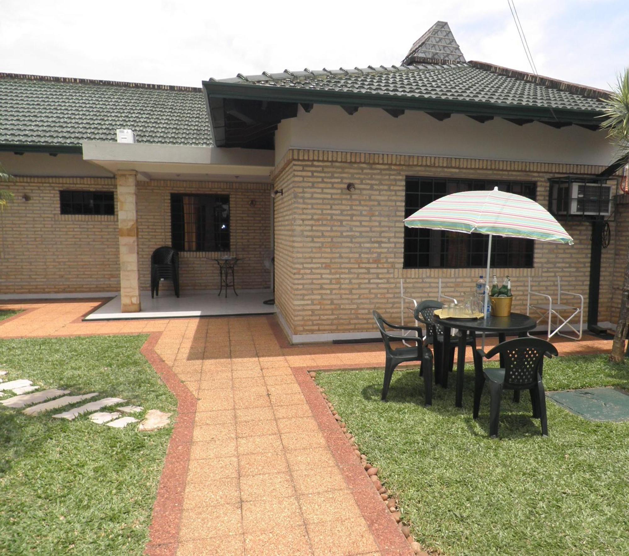 Hotel Las Residentas Luque Exterior photo